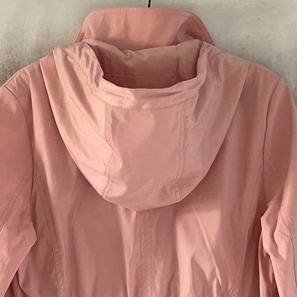 Guess Slick Softshell Rain Jacket (NWT) - Picture 8 of 16